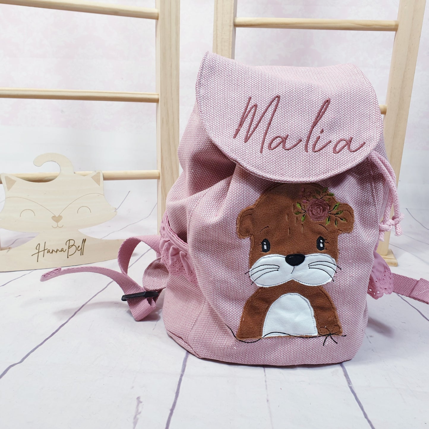 Handmade Kindergartenrucksack mit Boho Otter in rosa. Rucksack kann personalisiert werden.