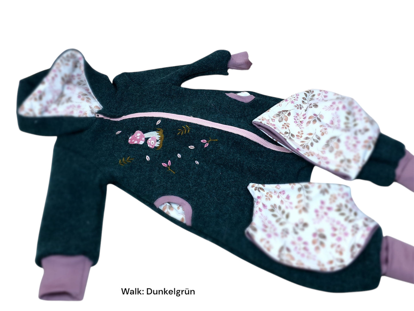 Wollwalkanzug in dunkelgrün mit Pilzstickerei