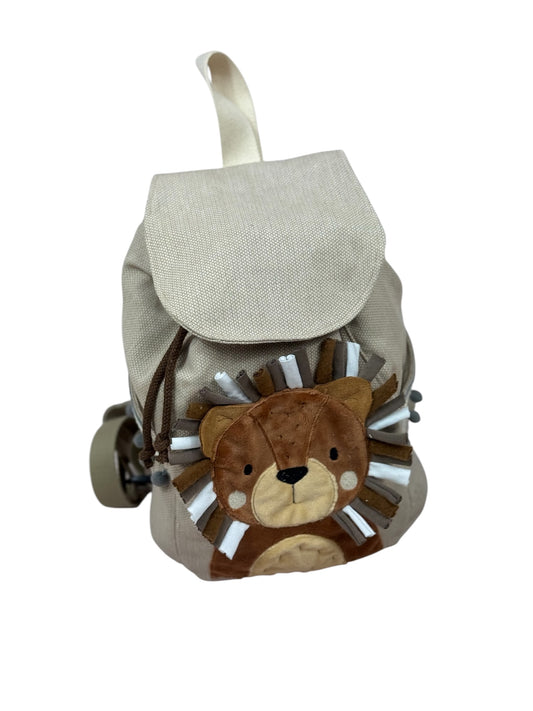 Personalisierter Rucksack für Kinder mit süßem Löwenmotiv und 3D-Mähne, beige.