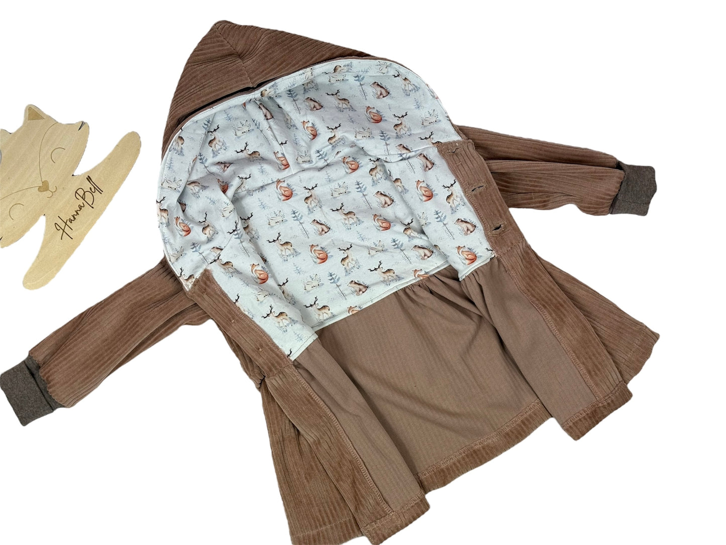 Innenansicht des individuellen Cardigans mit.Knopfleiste und gefüttertem Oberteil