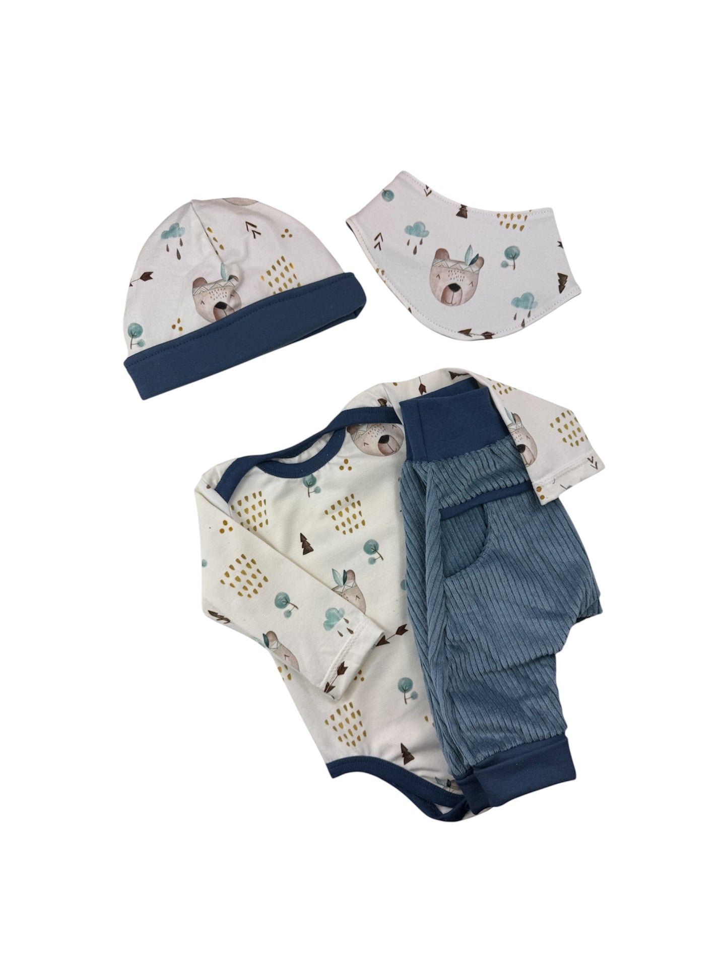 Handgemachtes Baby-Set mit Bären-Print, bestehend aus Body, Hose, Mütze und Halstuch