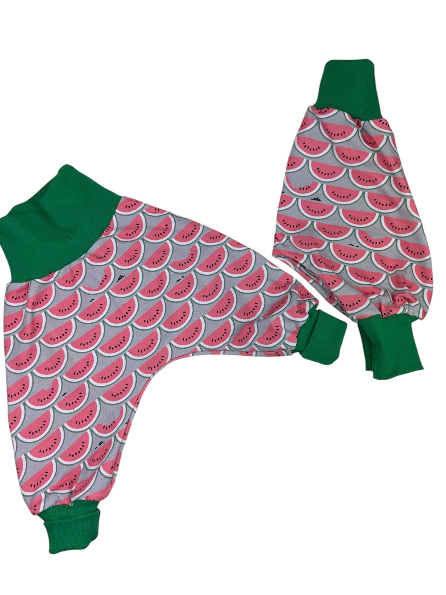Nahaufnahme der Checkerhose mit buntem Wassermelonen-Design und grünem Bündchen