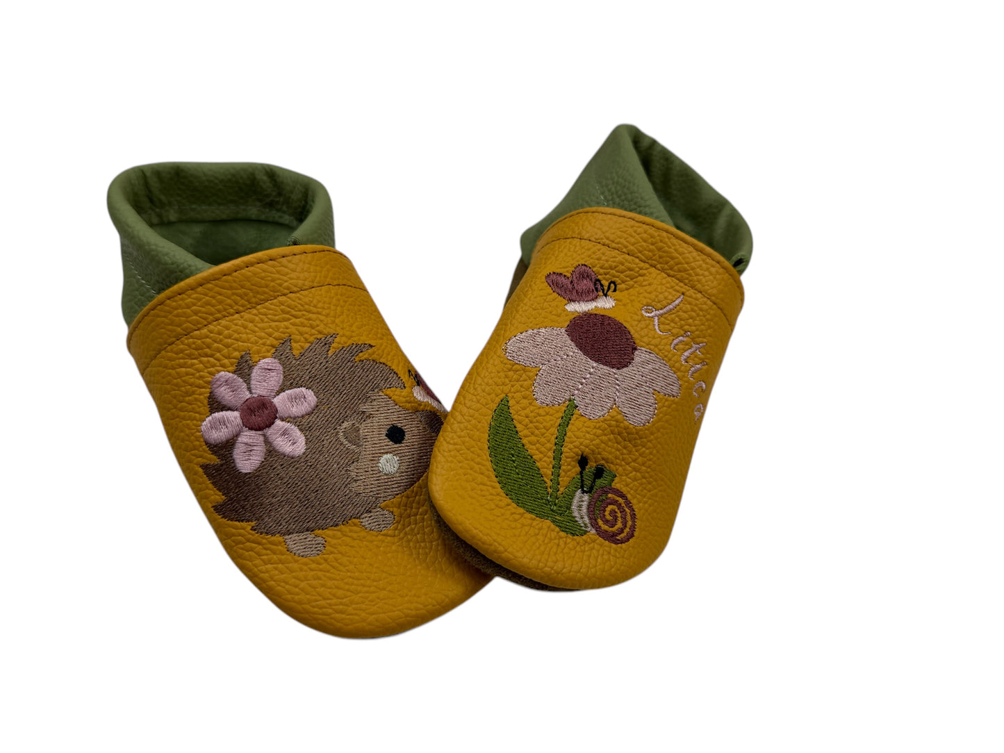 Handgemachte Lederpuschen Baby mit Igel & Blumen-Motiv