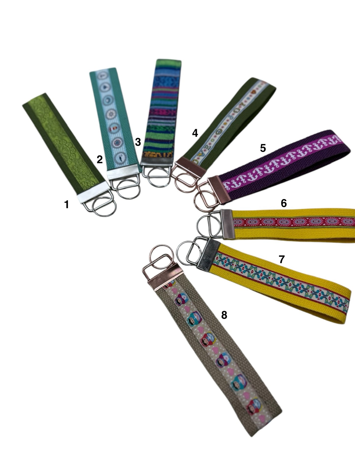 Bunte Schlüsselbänder aus Webband – handgemachte Designs.