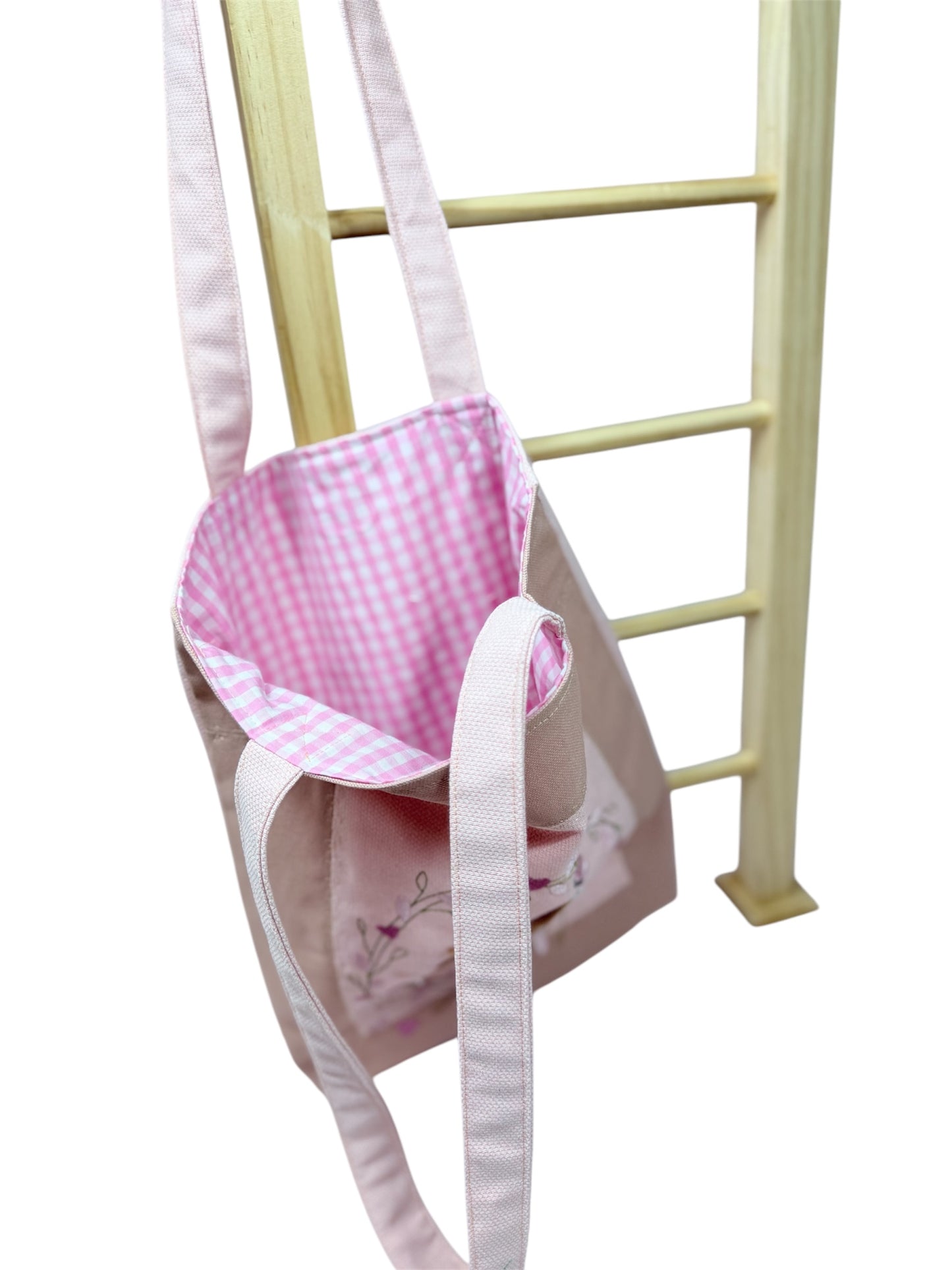 Innenansicht des Totebags – Weiches Baumwollfahnentuch-Futter in 100% Baumwollcanvas, ideal für den sicheren Transport von Wechselkleidung und Turnzeug – HannaBell virtuelles Lieblingslädchen.