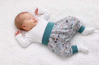 Bequeme Mitwachshose für Babys mit Tiermotiv