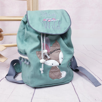 „Hier deinen individuellen Kita-Rucksack zusammenstellen – robust, geräumig und mit Wunschbestickung gefertigt“