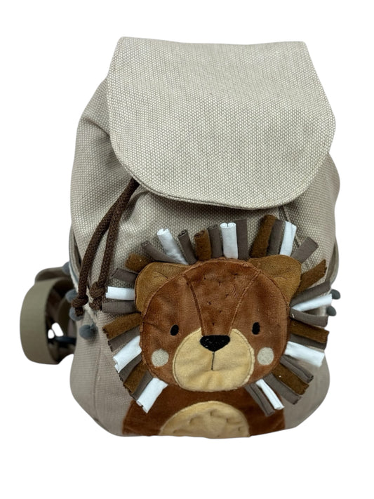 Personalisierter Rucksack für Kinder mit süßem Löwenmotiv und 3D-Mähne, beige.