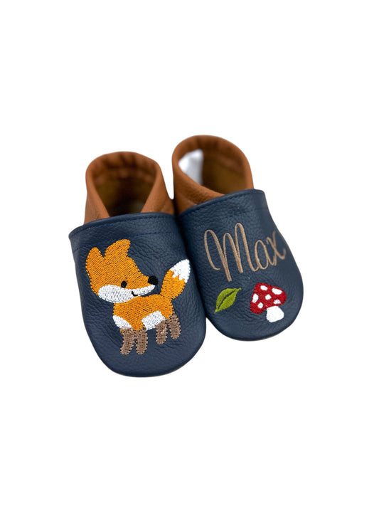 Handgefertigte Lederpuschen für Babys mit Fuchs-Motiv und Namensstickerei
