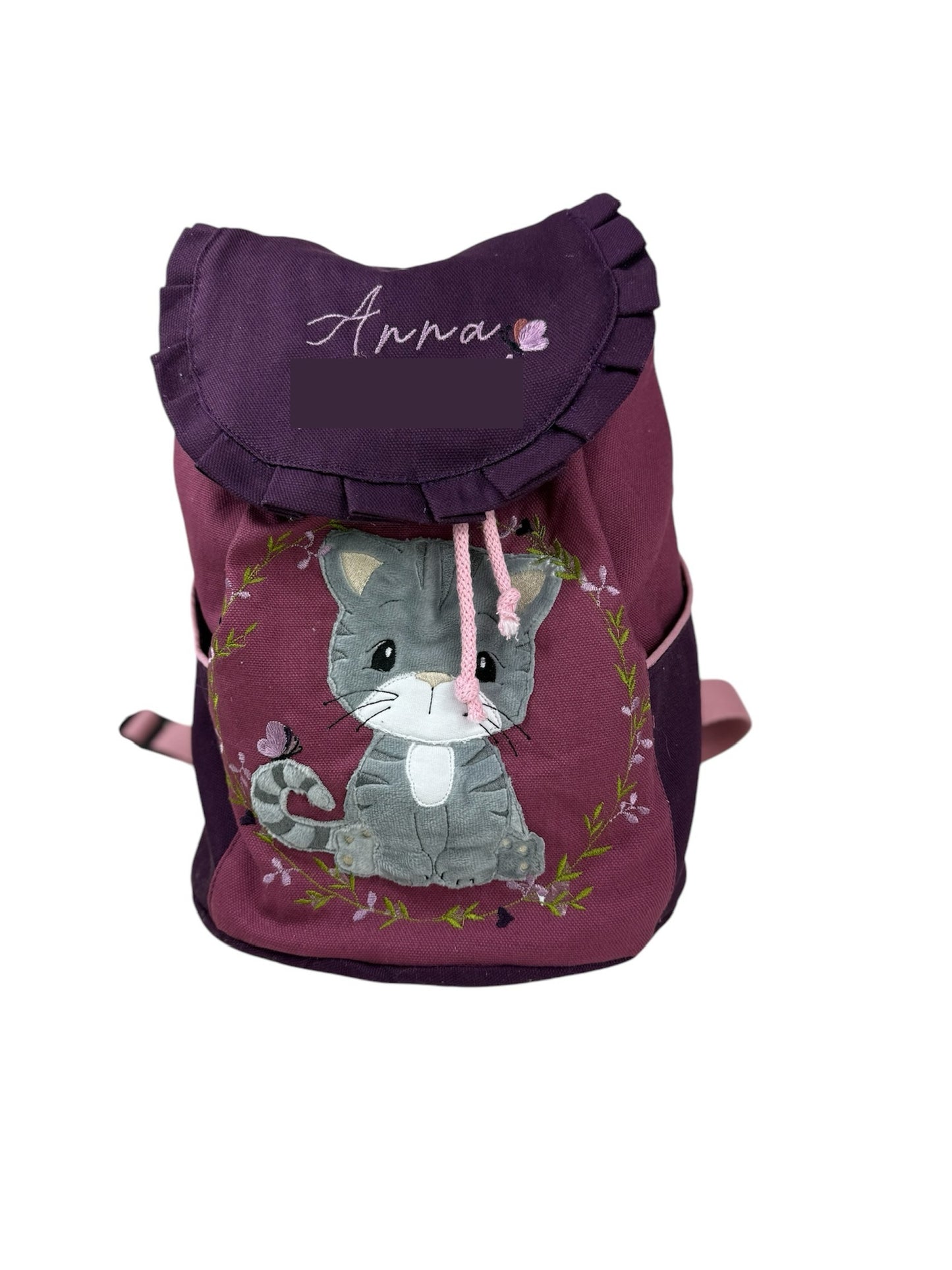 Vorderansicht: Kinderrucksack in Beerentönen mit gestickter Katze und Namensstickerei
