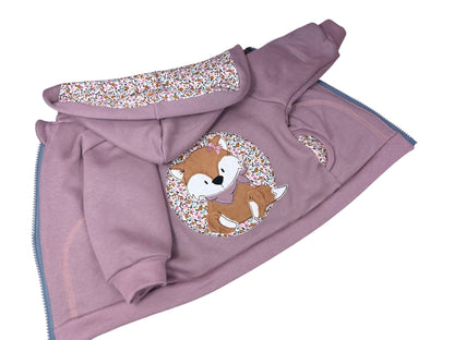 Handgemachte Kinderjacke mit Fuchs-Applikation auf dem Rücken