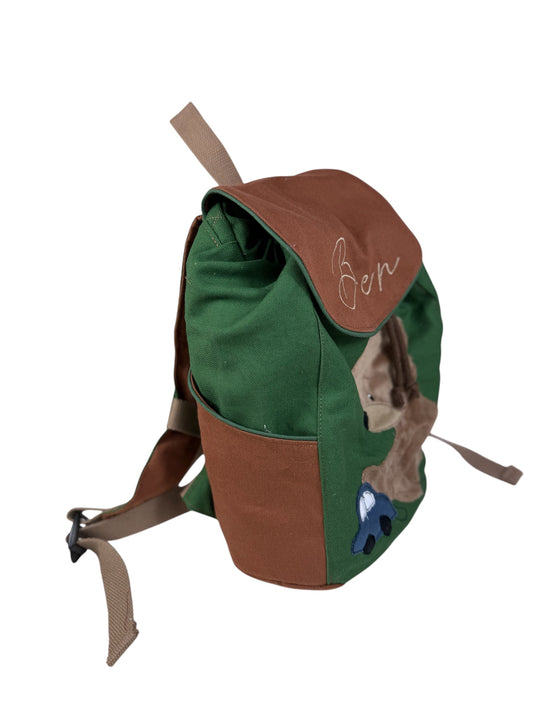 Seitenansicht – Kontrast Waldgrün & Braun