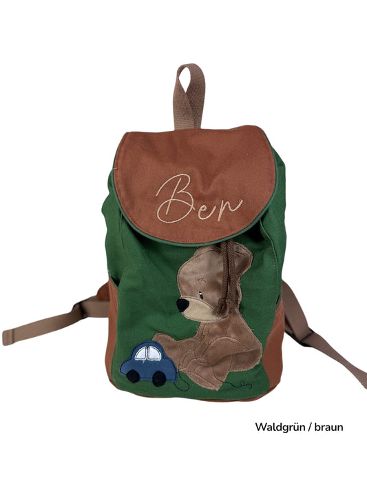 Vorderansicht Rucksack – Teddy mit Auto & Name
