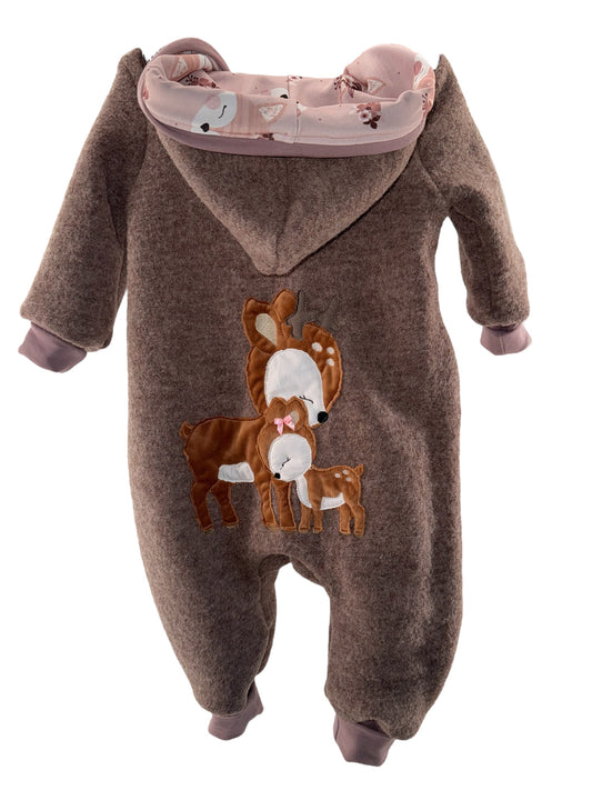 Walkoverall Baby Beige mit Reh-Stickerei – Wollwalk Winteranzug