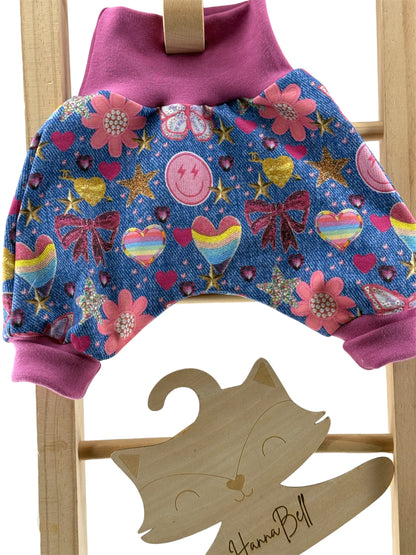 Handgemachte Checkerhose für Baby und Kind mit langen Bündchen 