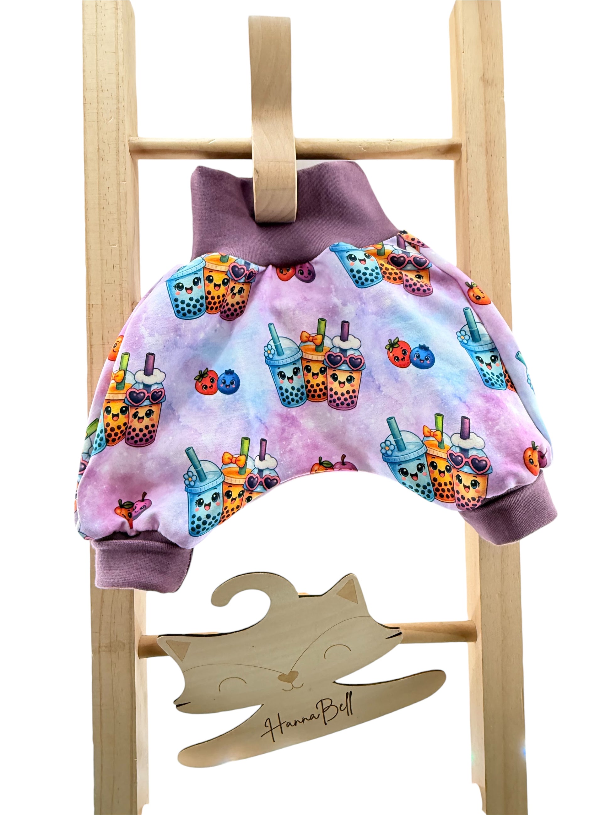 Bunte Baby Pumphose mit Bubble Tea Motiv in Pastellfarben 