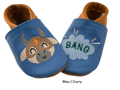 Lederpuschen blau curry mit Kuh Motiv personalisiert Name Baby