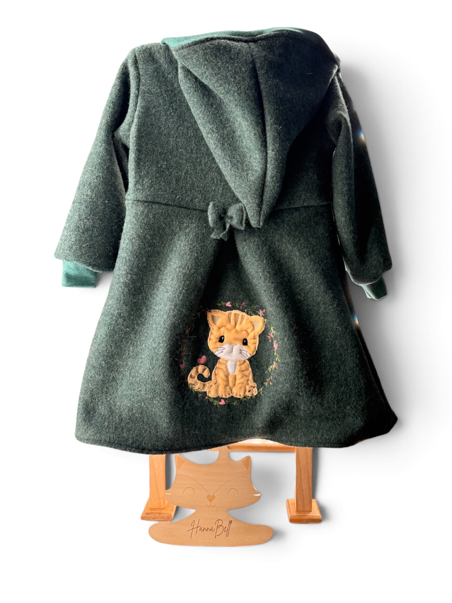 Personalisierbarer Walkmantel für Kinder (Gr. 74–134) – handmade Wollmantel aus 100% Walkwolle mit Zipfelkapuze & Wunsch-Stickerei